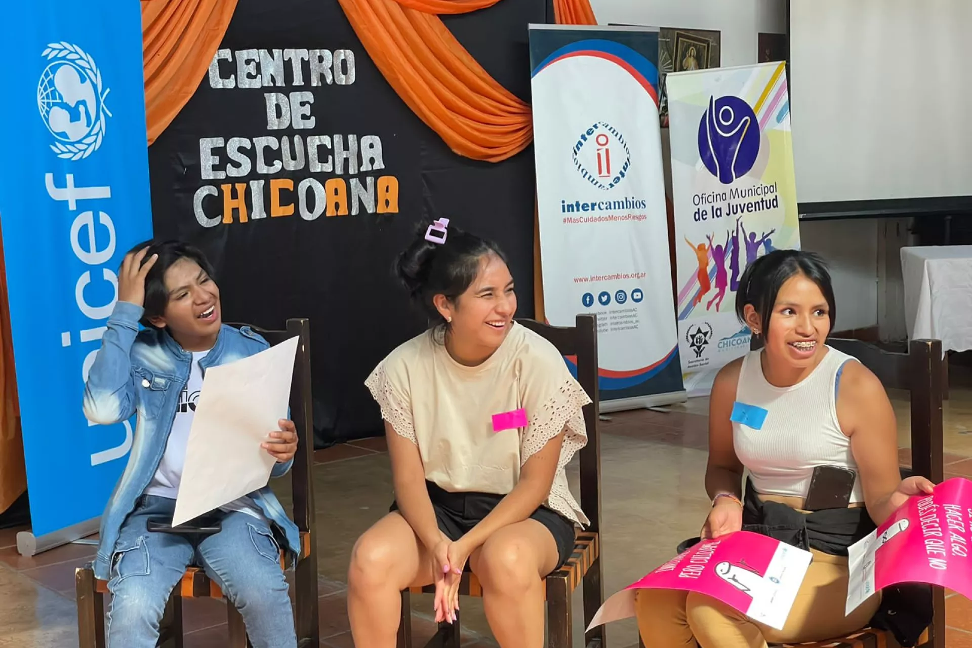 Tres jóvenes del nuevo Centro de Escucha en Chicoana