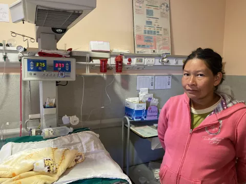 Una mujer en una de las salas de parto de la maternidad