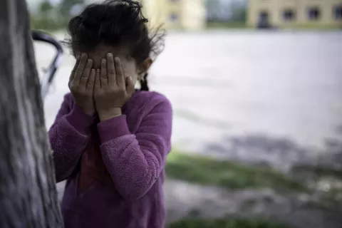 Непридружено момиче бежанец в бежански център в Харманли