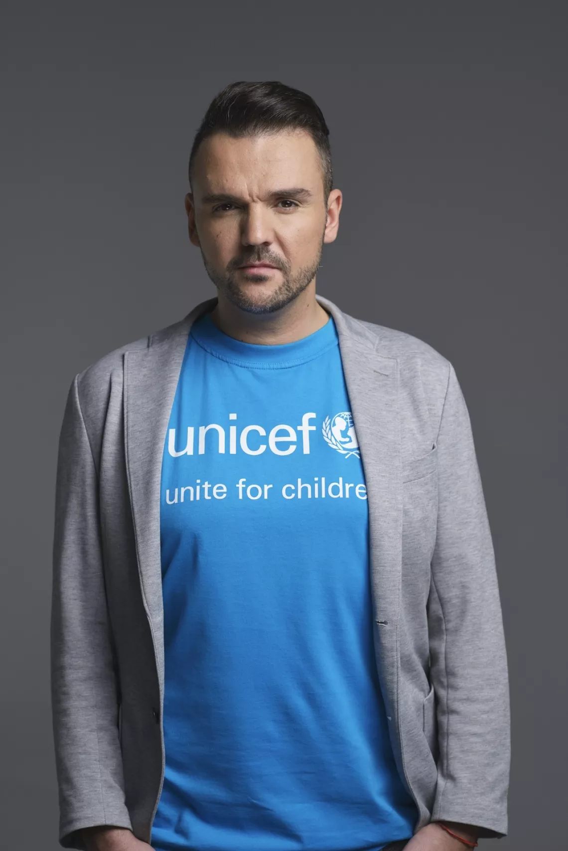 Vladimir Ampiv-Grafa, UNICEF Goodwill Ambassador in Bulgaria poses for a photo with UNICEF t-shirt. 