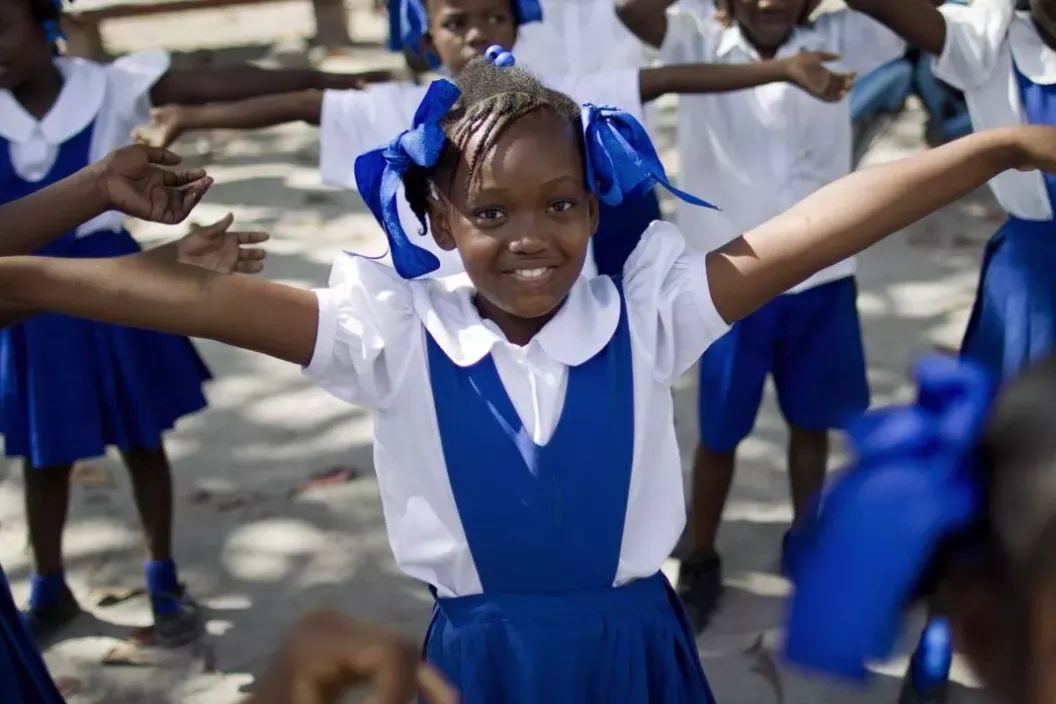 After the August 2021earthquake, which destroyed or severely damaged 738 schools, UNICEF has been helping the children of Haiti to study.
