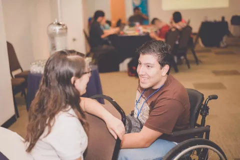 Personas con discapacidad aprenden sobre gestión del riesgo durante emergencias y desastres