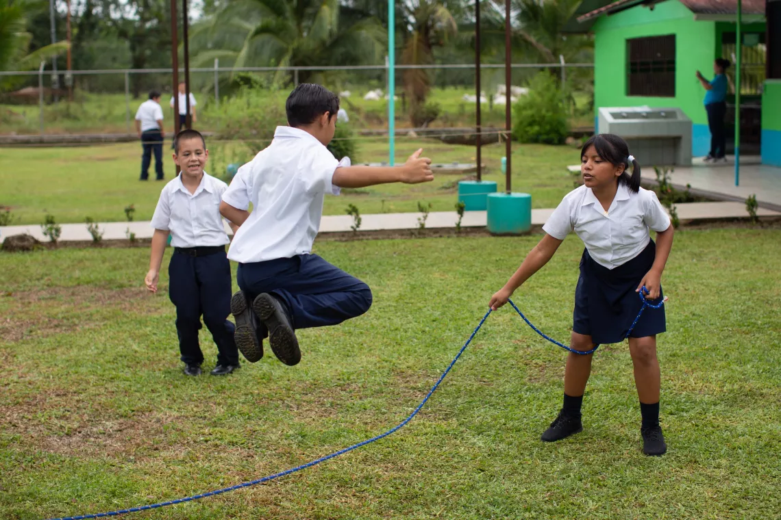 1100 niñas y niños de Costa Rica cumplen su derecho al agua, saneamiento y educación de calidad 