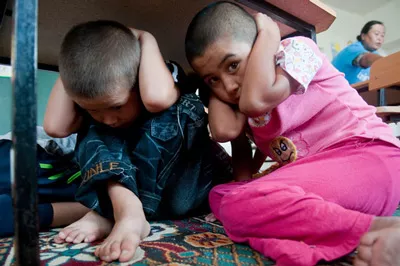 Дети в детском саду Кыргызстана обучаются действиям, обеспечивающим безопасность в чрезвычайных ситуациях.