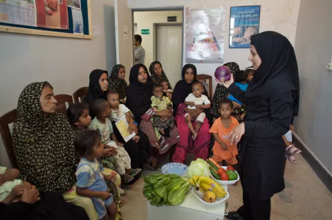 Mothers learn how to make nutritious food for their children 