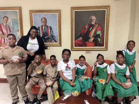 Ree-Anna and students from Mona Heights Primary