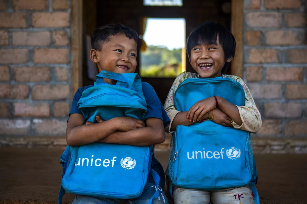 Children holding unicef bags