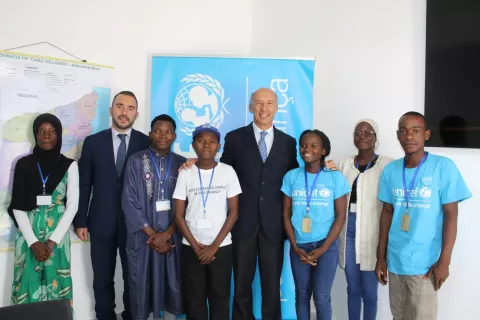 O Embaixador da Itália em Moçambique reúne-se com adolescentes e jovens de Cabo Delgado