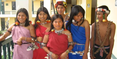 Adolescentes de una comunidad indígena amazónica