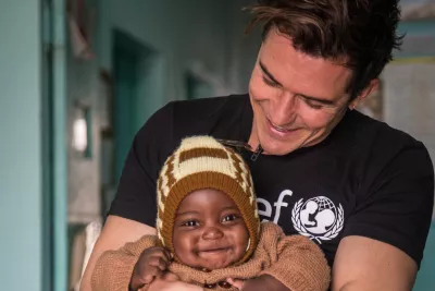 UNICEF Goodwill Ambassador Orlando Bloom (back) holds an infant as he visits the nutritional recuperation ward at the Mother and Child Center of Diffa, Niger, Monday 20 February 2017.