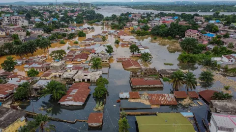 Flood water destroys homes, schools, and healthcare facilities in Kinsasha.