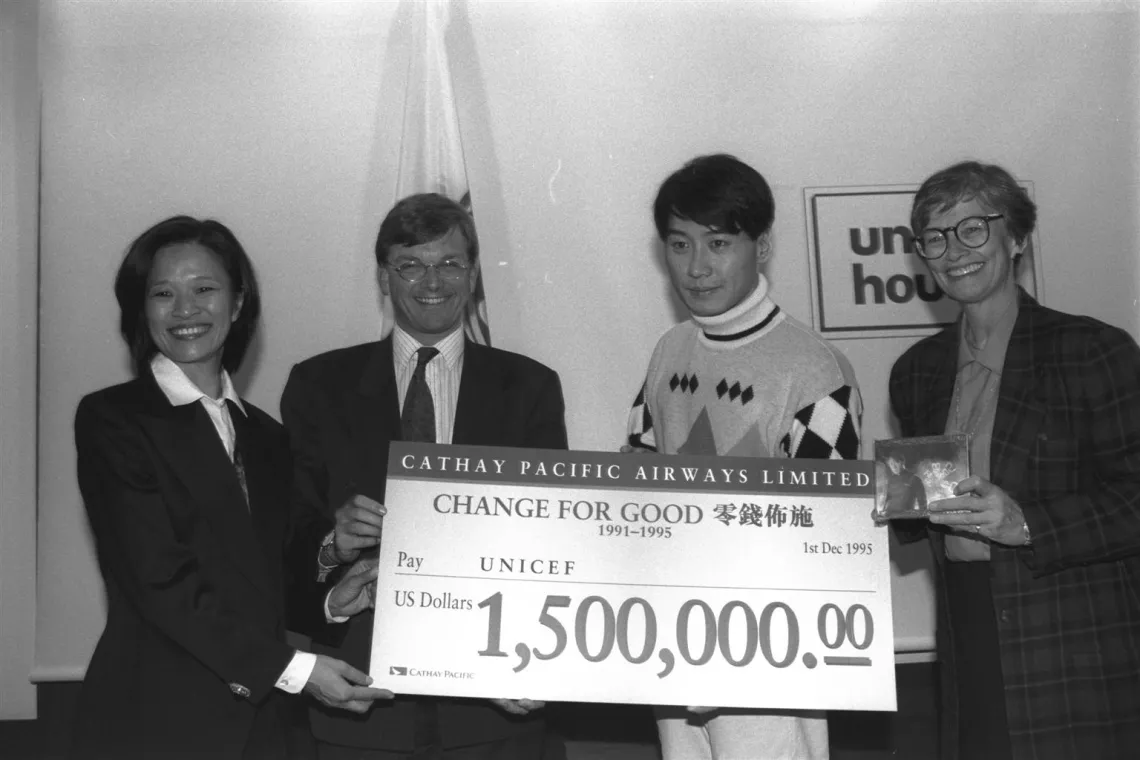 (left to right) Hong Kong Committee for UNICEF Chairperson Ann Lam, Cathay Pacific Airways Vice-President Ian Callender, UNICEF Special Representative for Youth Leon Lai and UNICEF Executive Director Carol Bellamy hold an oversized cheque for US $1.5 million, representing Cathay Pacific's contribution to the "Change for Good" programme for UNICEF.
