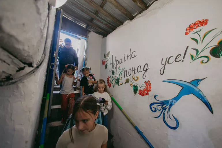 The schoolchildren are going down to the shelter of the Lyceum No.1 in Kryve Ozero. September 26, 2023, Kryve Ozero, Ukraine.