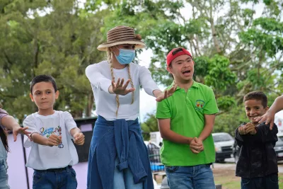 Niños, niñas y adolescentes participan en una actividad recreacio en el marco del 55 aniversario de UNICEF Venezuela.