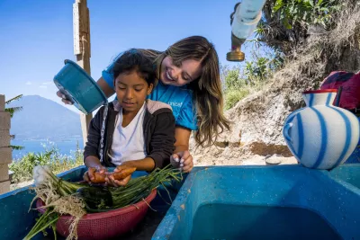 Dina (9) washing vegetables for lunch with Michelle Castañeda (UNICEF). On March 30, 2023 in Sololá, Guatemala,