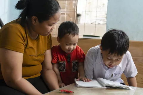 Ms Le Thi Hien, a mother of four, helps her eldest son Le Cong Tuan Huy, 7 years old, reading Vietnamese after school. The family is part of the poorest quintile that does not receive any support from the city’s Social Assistance Programme.