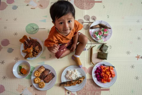 A boy among food