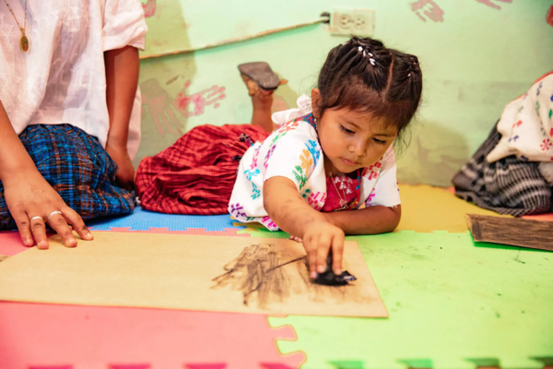 On October 22, 2021, children with their mothers participate in a workshop about early child development (ECD) organized by the Comprehensive Child Development Community Centre (CECODII), a UNICEF supported centre in Chirrepec, Alta Verapaz, Guatemala.