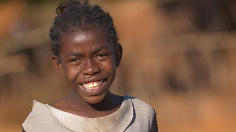 Portrait d’Esterline 12 ans, une élève de l’école primaire d’Ankaranabo, l’un des villages qui bénéficieront de l’écovillage.