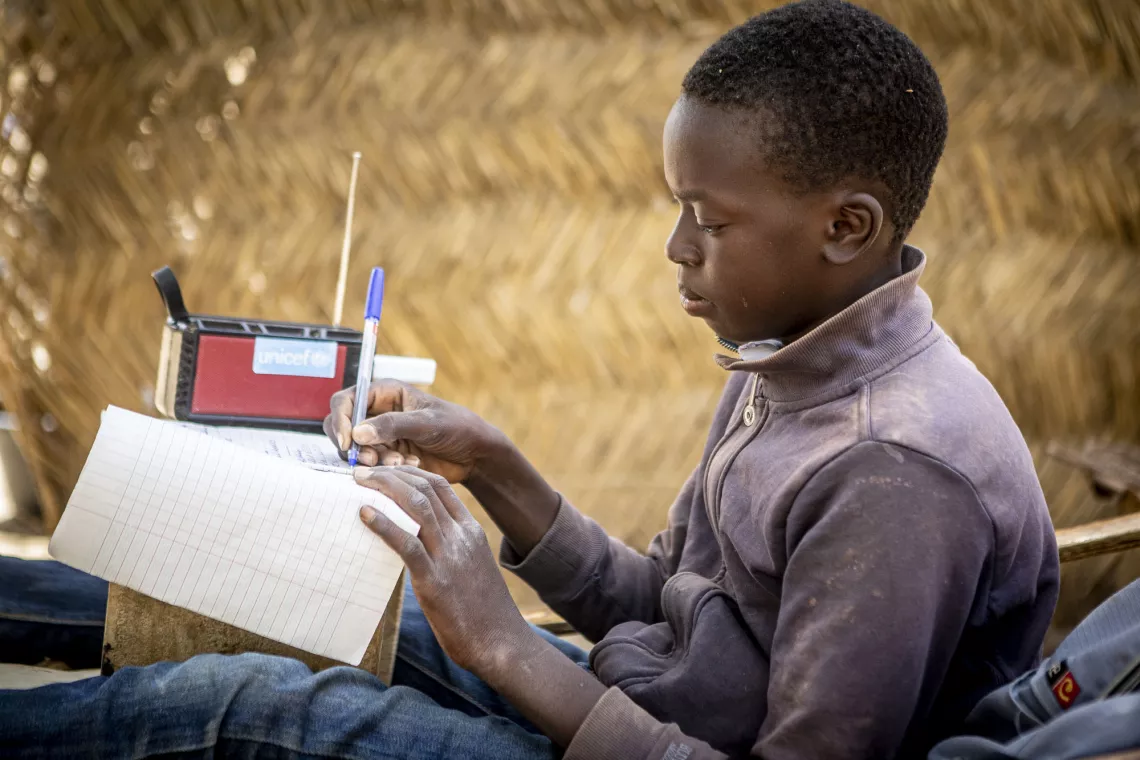 Makono Coulibaly, 13, in the 6th grade at the Adama Dagnon school, here at home. “Every Wednesday and Thursday evening, as I don't have classes, I listen lessons on the radio. It’s helpful for me and now I am proud because I get quite good marks”. His parents left the southern region of Koulikoro after armed attacks forced the family to seek refuge in the region of Segou, which is completely central and more than 200 km from Segou. UNICEF supported 51,747 school-age children to access education through Temp