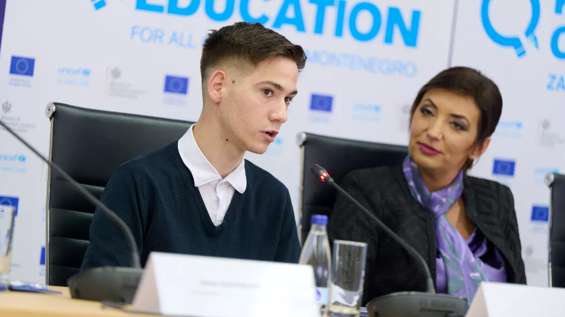 Balša Kićović, maturant Gimnazije „Slobodan Škerović“ daje izjavu prilikom lansiranja reformske inicijative “Kvalitetno obrazovanje za svu djecu”