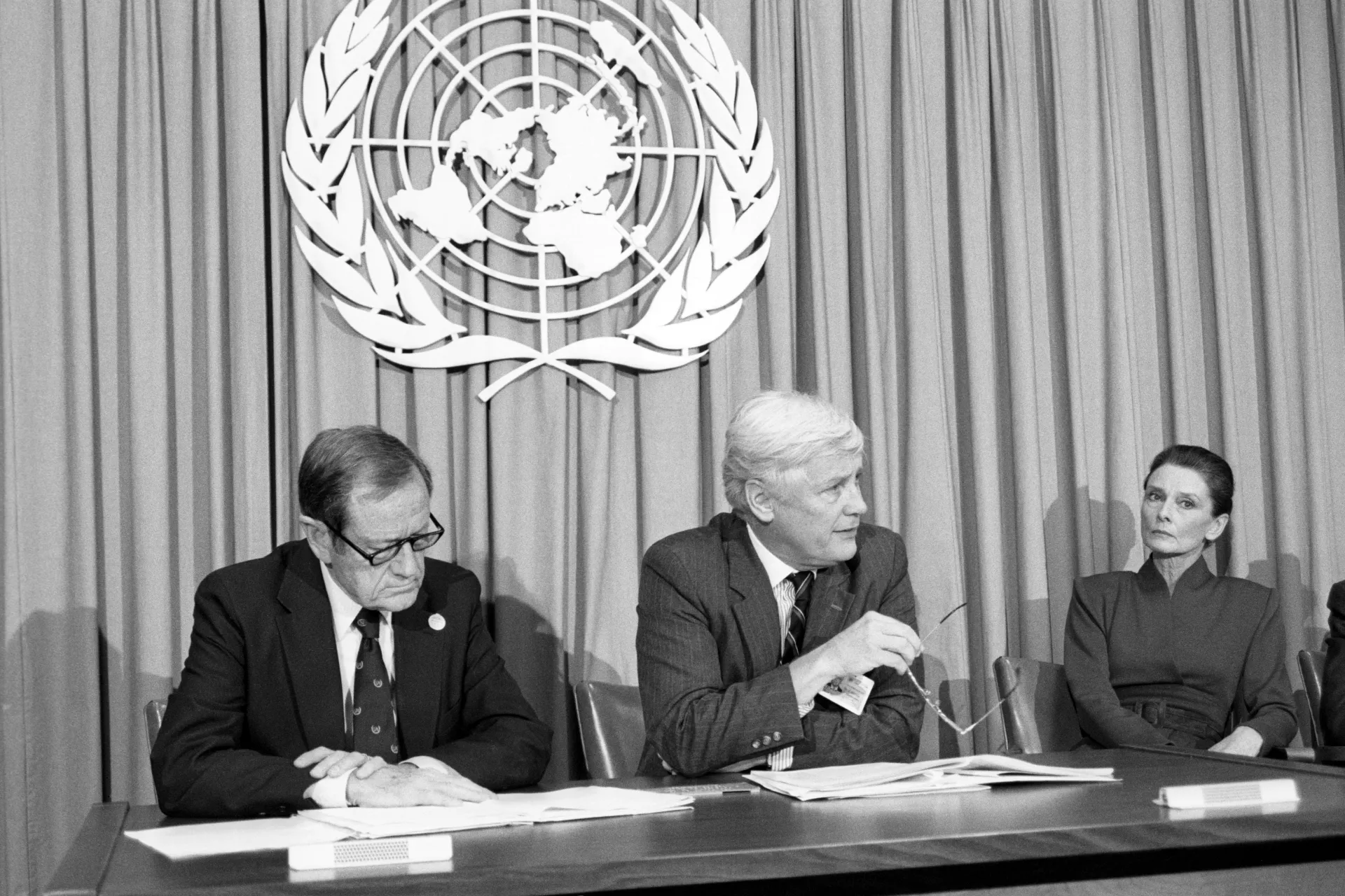James Grant (Executive Director, UNICEF), Jan Martenson (Under-Secretary-General for Human Rights and Director, United Nations, Geneva) and Audrey Hepburn (Goodwill Ambassador of UNICEF) at a UNICEF press conference as the UN General Assembly adopts the Convention on the Rights of the Child.