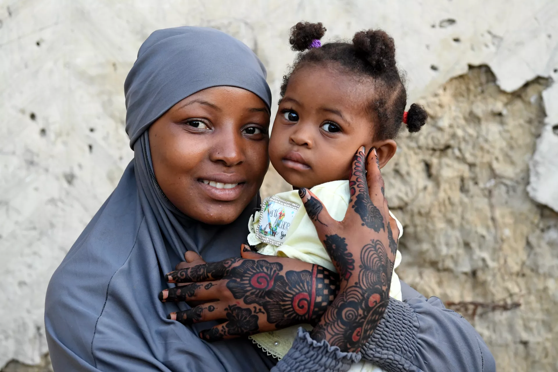 Barira Mamoudou, an 18 years old girl, with her daughter Jamilla, in Diffa, Niger.