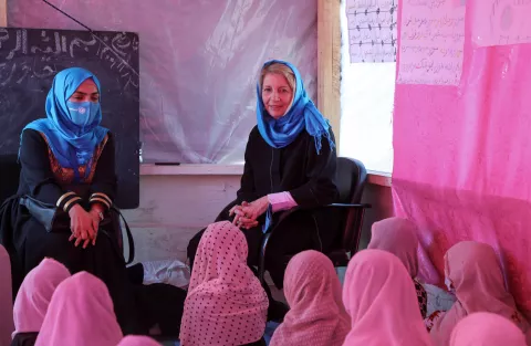 UNICEF Executive Director, Catherine Russell, talks to school girls