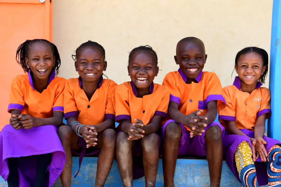 Des enfants sourient dans la cour de l’école primaire de Gado-Badzéré, dans l’est du Cameroun.
